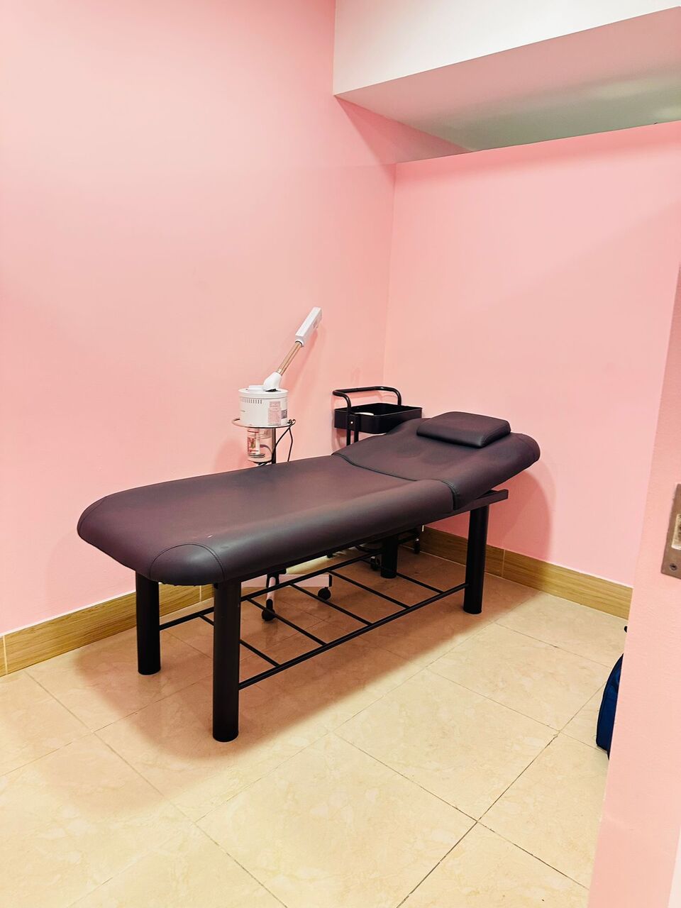 Riffa, Jobs, Running Ladies Salon For Management