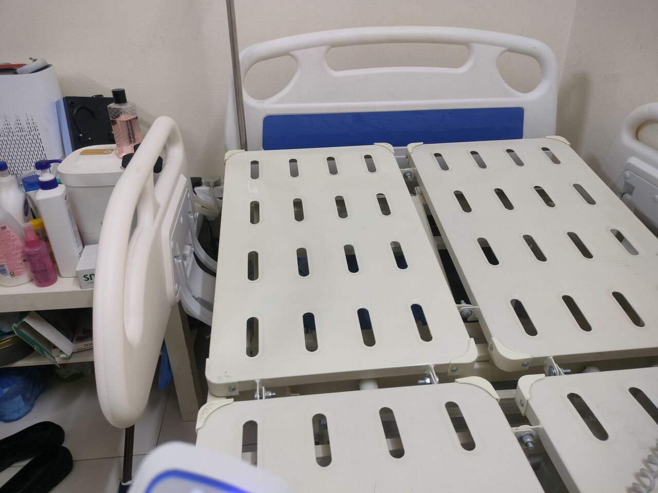 Riyadh, Health & Beauty Items, SAR 4500,  Medical Bed Electric Full Options For Sale  سرير طبي كهربائي كامل المواصفات 