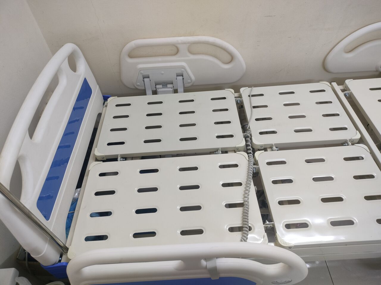Riyadh, Health & Beauty Items, SAR 4500,  Medical Bed Electric Full Options For Sale  سرير طبي كهربائي كامل المواصفات 