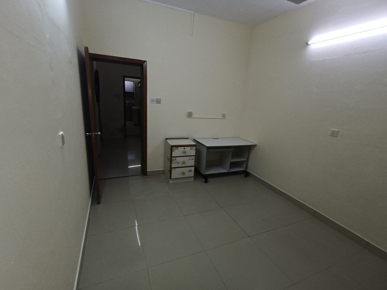 Manama, Rooms for Rent, BHD 90/month,  Semi Furnished Room For Rent Only For Executive Bachelor