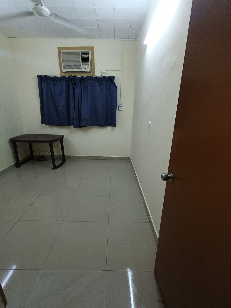 Manama, Rooms for Rent, BHD 90/month,  Semi Furnished Room For Rent Only For Executive Bachelor