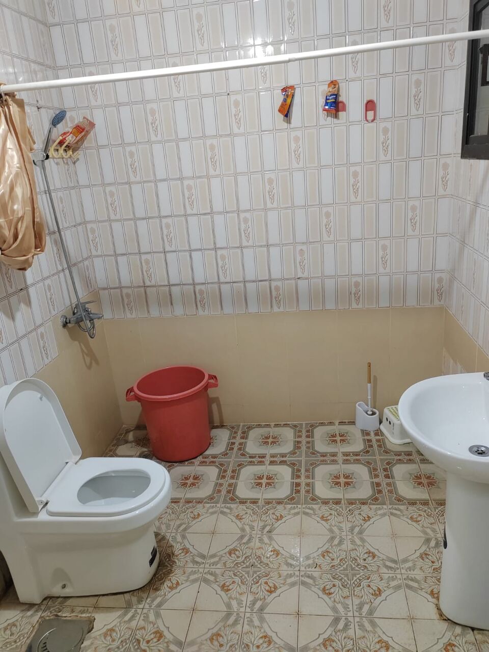Al Aziziyah, Rooms for Rent, SAR 1300/month,  A Spacious And Fully Furnished Room Is Available For Rent In The Prime Location