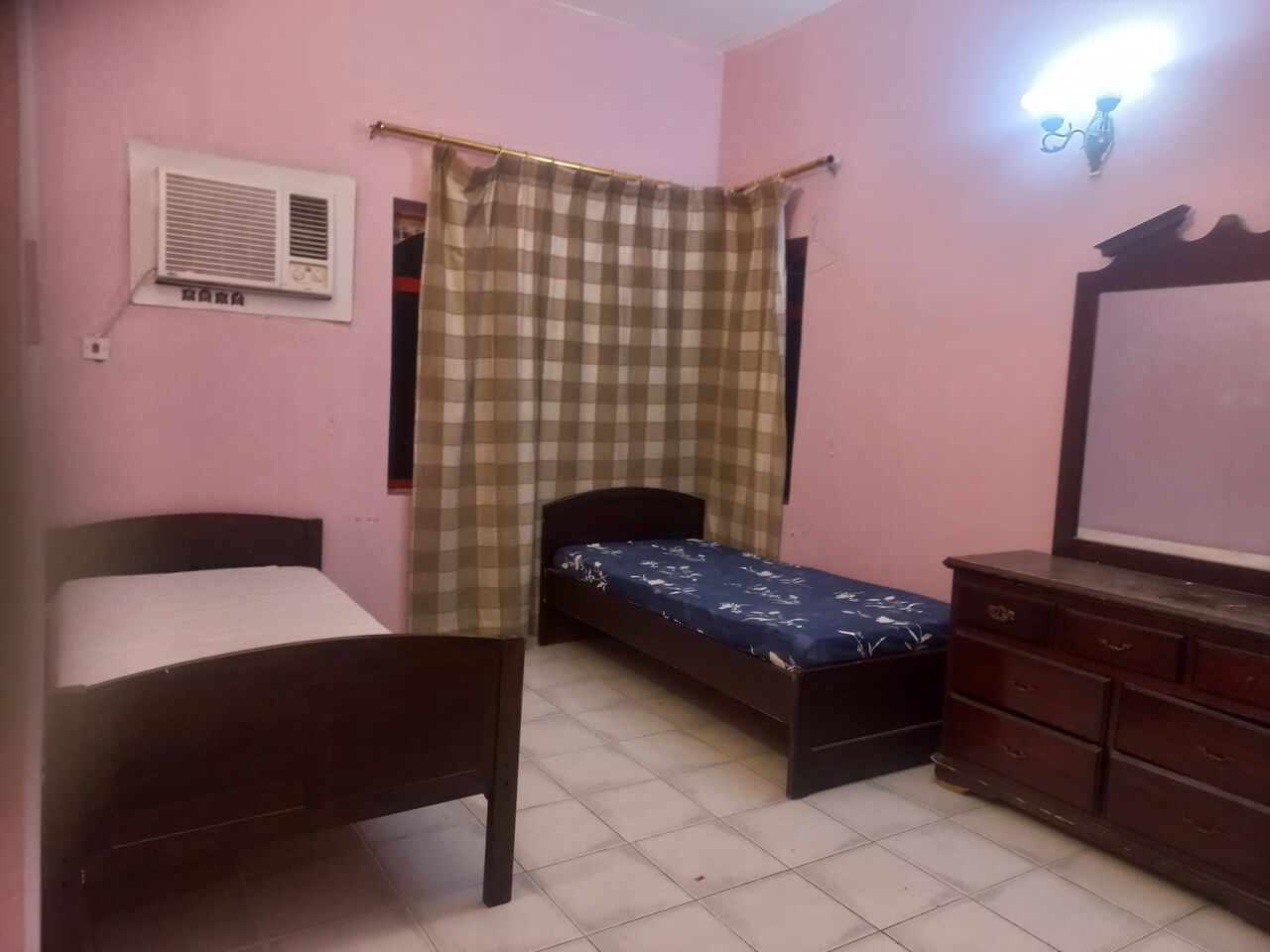 Juffair, Rooms for Rent, BHD 140/month,  Furnished,  Room With Attached Bathroom.  Wifi, Unlimited EWA, Cleaner