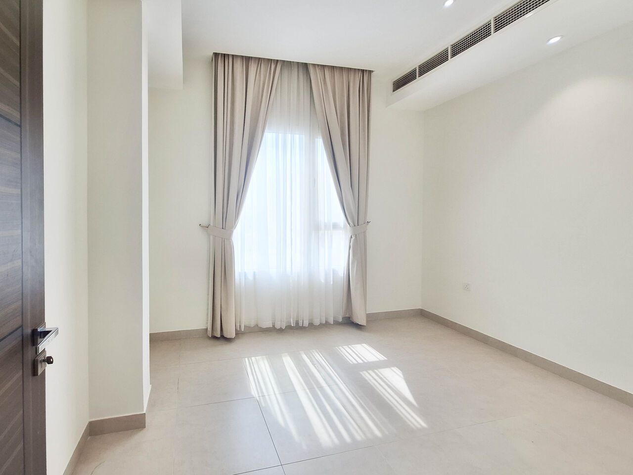 Burhama, Apartments, Flats, Houses & Villas, BHD 260/month,  2 BR,  For Rent A Semi-furnished Apartment In Alburhama Area Close To Al Dana Mall.