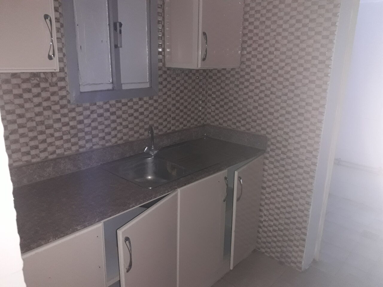 Salmaniya, Apartments, Flats, Houses & Villas, BHD 140/month,  Studio,  90 Sq. Meter,  Studio Semi Furnished Flat Available With Ewa In Salmaniya Call Aleena