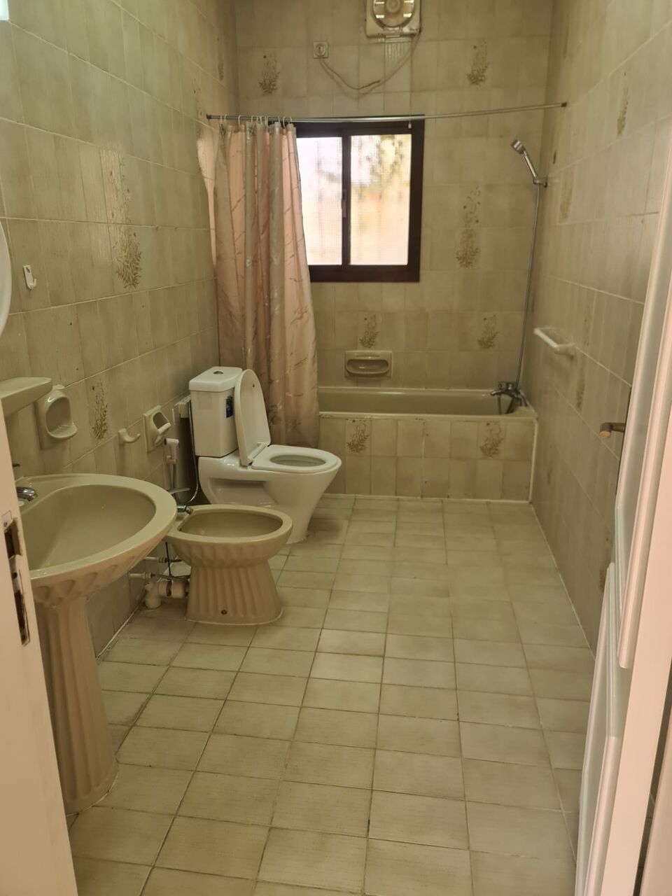 East Riffa, Villas, BHD 580,  A Fully Air-conditioned Villa For Rent In Riffa Buquwara