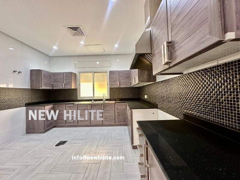 Kuwait City, Villas, KWD 950,  Four-Bedroom Floor For Rent In Al-Siddeeq