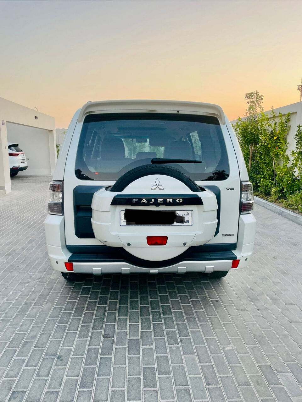 Salmaniya, Vehicles, Cars & Trucks , BHD 3850,  Mitsubishi Pajero,  2013,  Automatic,  89000 KM,   , 3.8L V6, Top-end Full Option