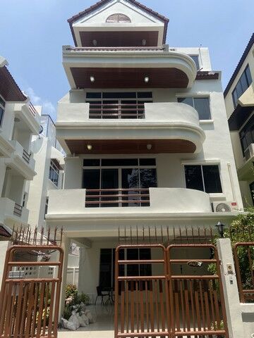 Bangkok, Villas, THB 120000,  40 Sq. Feet,  For Rent #Townhome 4 Floors, Sukhumvit Road, Soi 31, Intersection 2 #Near BTS Phrom Phong