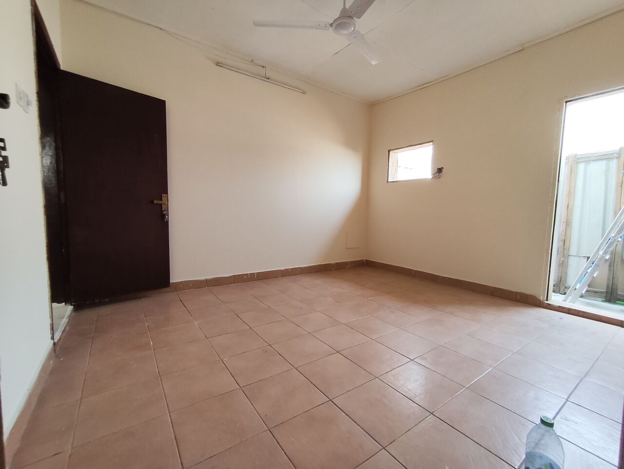 Salmaniya, Apartments, Flats, Houses & Villas, BHD 170/year,  1 BR,  Salmaniya:- 1Bhk Unfurnished Flat On Rent With Unlimited Ewa..