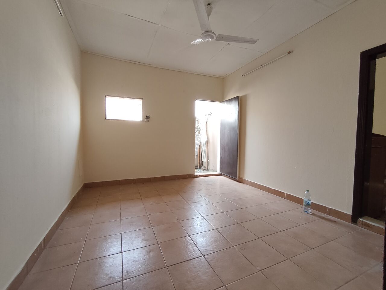 Salmaniya, Apartments, Flats, Houses & Villas, BHD 170/year,  1 BR,  Salmaniya:- 1Bhk Unfurnished Flat On Rent With Unlimited Ewa..