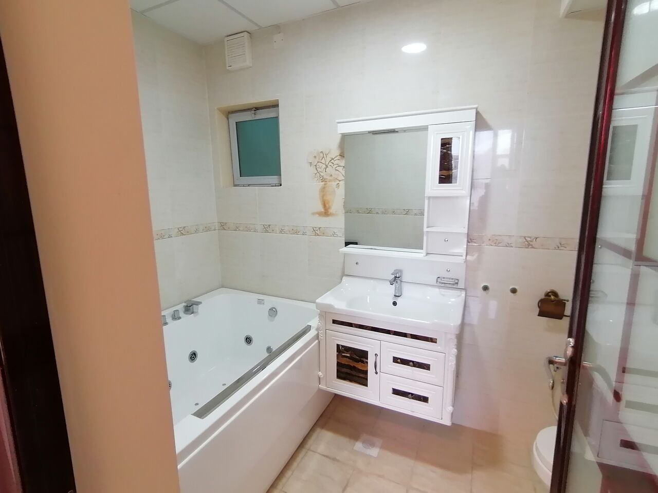 Busaiteen, Apartments, Flats, Houses & Villas, BHD 310/month,  2 BR,  100 Sq. Meter,  2 Bhk Luxury Semi Furnished Apartment Prime Location