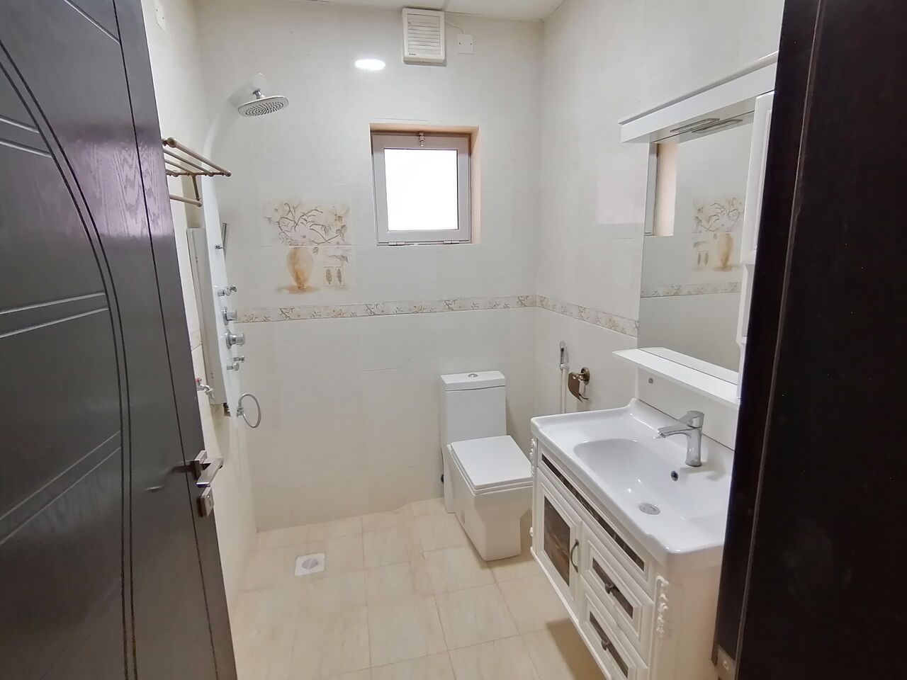 Busaiteen, Apartments, Flats, Houses & Villas, BHD 310/month,  2 BR,  100 Sq. Meter,  2 Bhk Luxury Semi Furnished Apartment Prime Location
