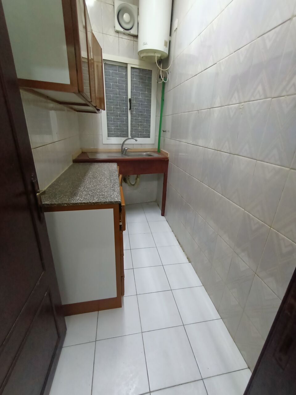 Gudaibiya, Apartments, Flats, Houses & Villas, BHD 130/month,  1 BR,  Semi Furnished 1 Bedroom Flat With Electricity 35529070
