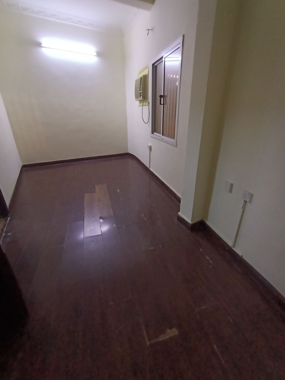 Gudaibiya, Apartments, Flats, Houses & Villas, BHD 130/month,  1 BR,  Semi Furnished 1 Bedroom Flat With Electricity 35529070