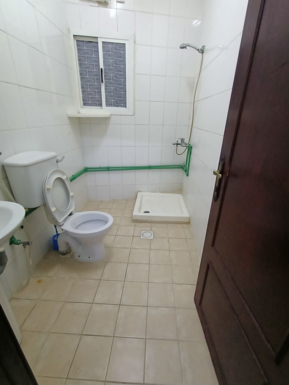 Gudaibiya, Apartments, Flats, Houses & Villas, BHD 130/month,  1 BR,  Semi Furnished 1 Bedroom Flat With Electricity 35529070