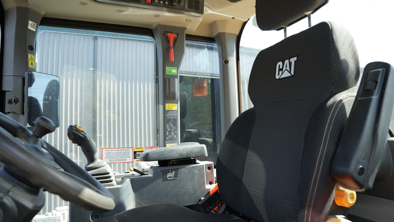 Toronto, Heavy Equipment, CAD 315000,  For Sale &ndash; Caterpillar 930 (1106)