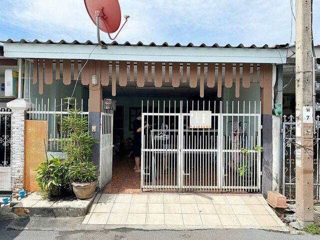 Bangkok, Real Estate For Sale, THB 1650000,  2 BR,  22 Sq. Feet,  Urgent Sale, One-story Townhouse, Soi Songprapha 7, Thap Kaeo Samakkhi Community. .Near