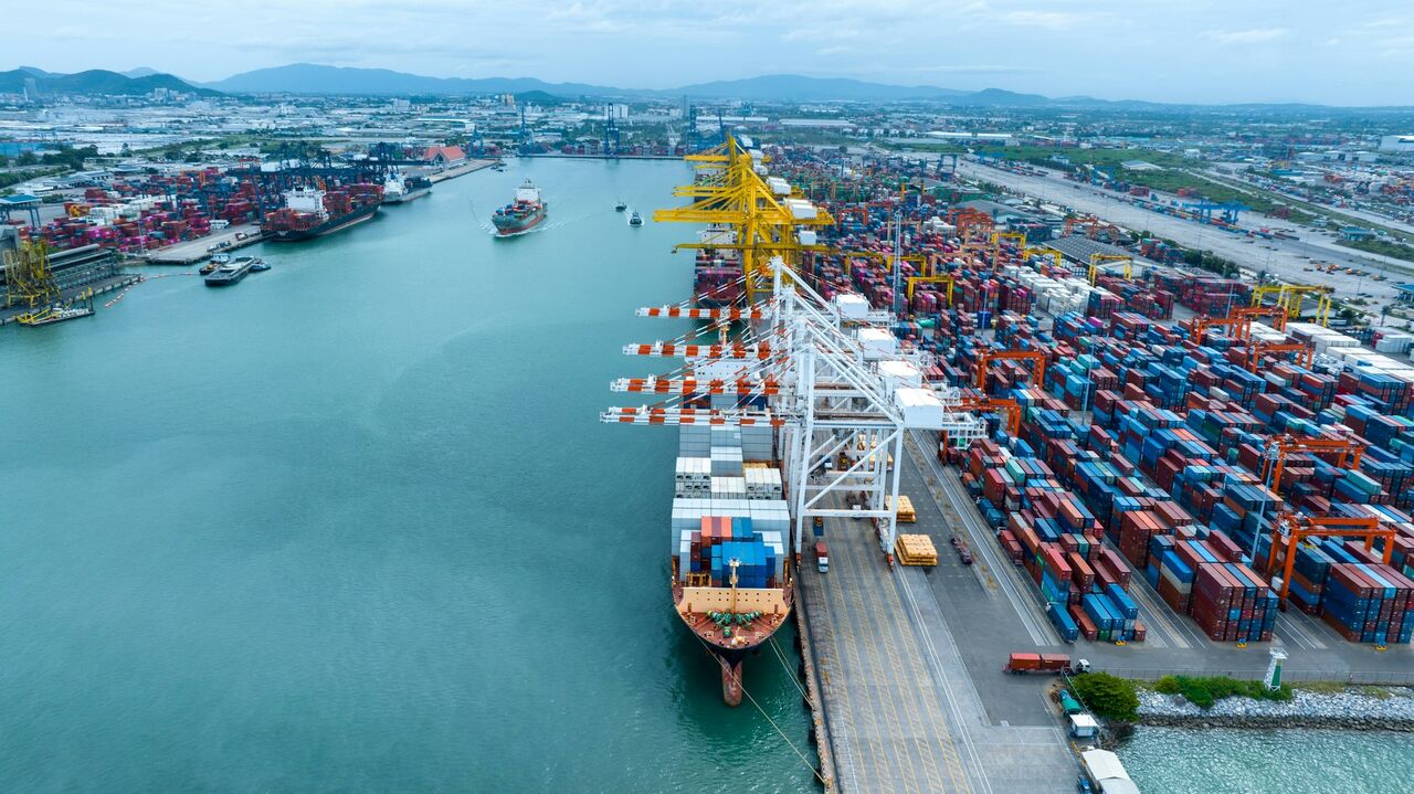 Sharjah, Logistics, Freight Forwarding Service In Al Hamriyah