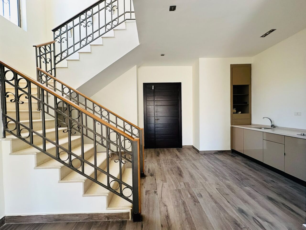 Abdoun, Apartments, Flats, Houses & Villas, JOD 30000/year,  4 BR,  270 Sq. Meter,  Rooftop Apartment For Rent
