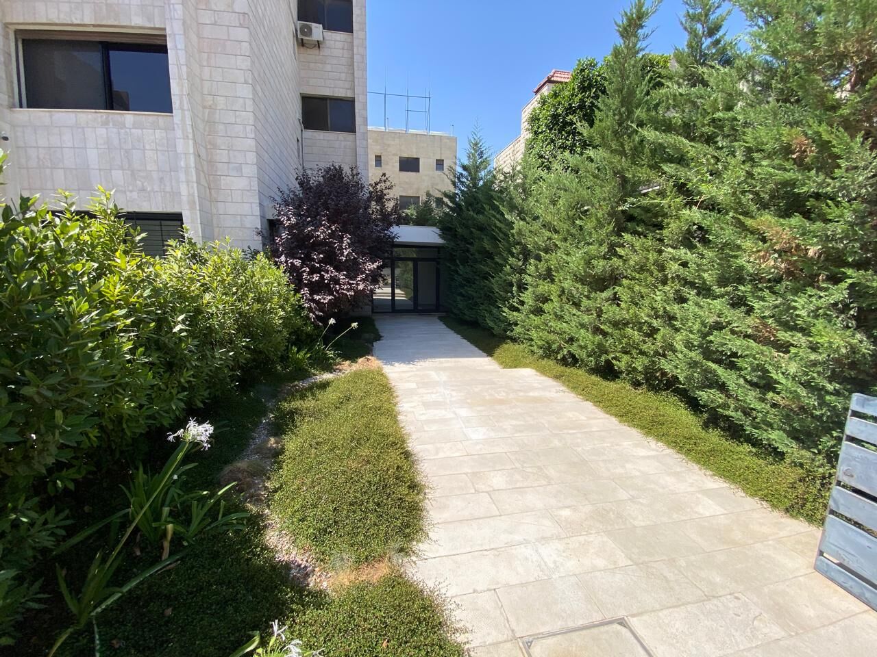 Abdoun, Apartments, Flats, Houses & Villas, JOD 22000/year,  4 BR,  320 Sq. Meter,  Apartments For Rent In Abdoun