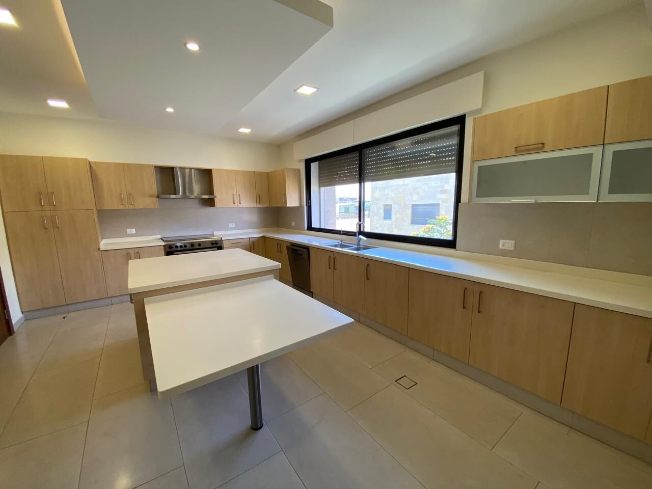 Abdoun, Apartments, Flats, Houses & Villas, JOD 22000/year,  4 BR,  320 Sq. Meter,  Apartments For Rent In Abdoun