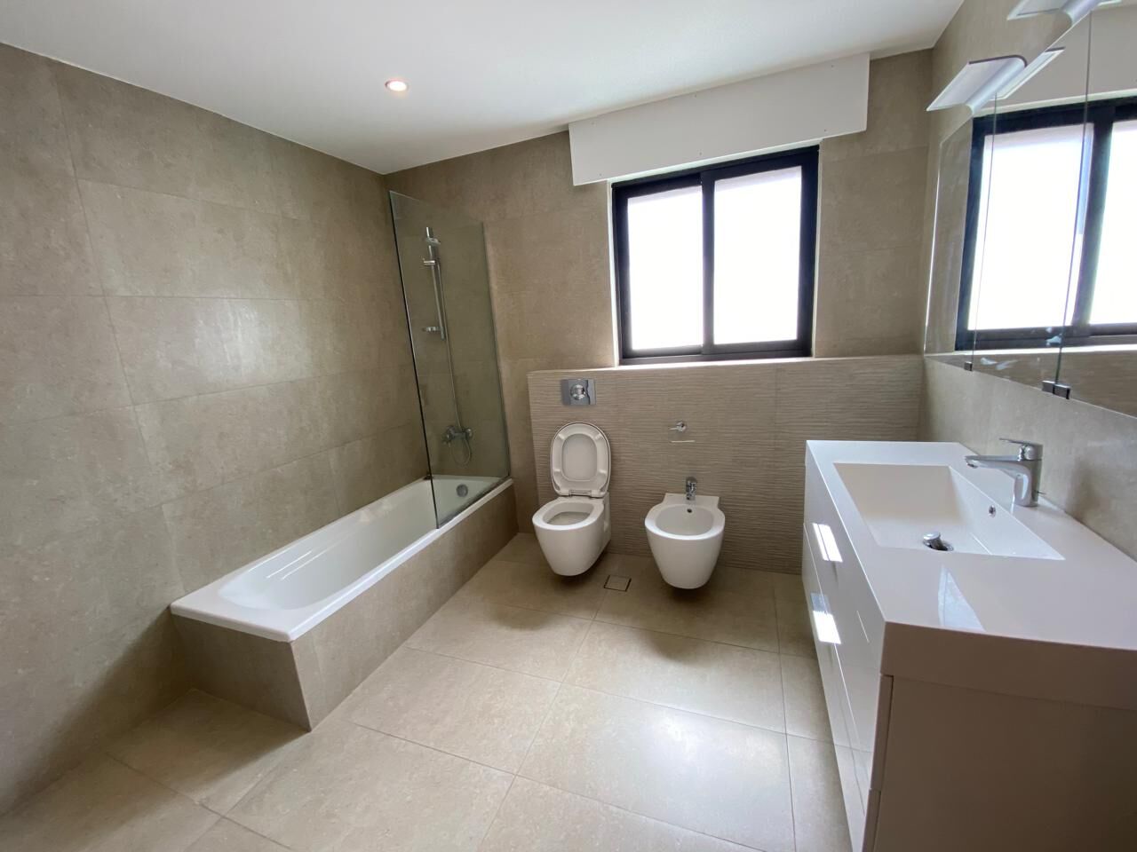 Abdoun, Apartments, Flats, Houses & Villas, JOD 22000/year,  4 BR,  320 Sq. Meter,  Apartments For Rent In Abdoun