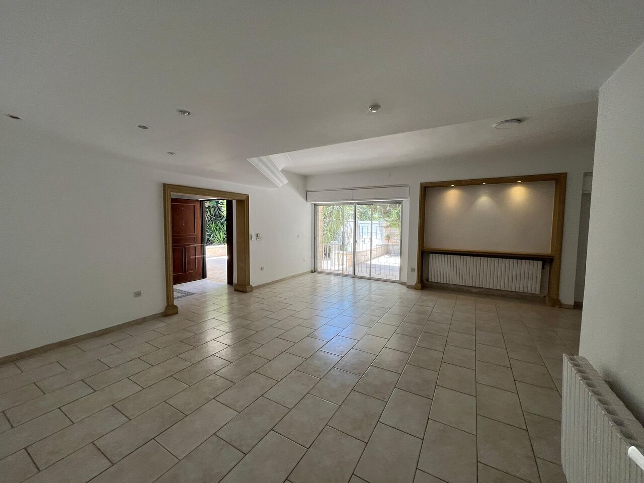 Amman, Apartments, Flats, Houses & Villas, JOD 38000/year,  4 BR,  400 Sq. Meter,  Villa For Sale In Jabal Amman