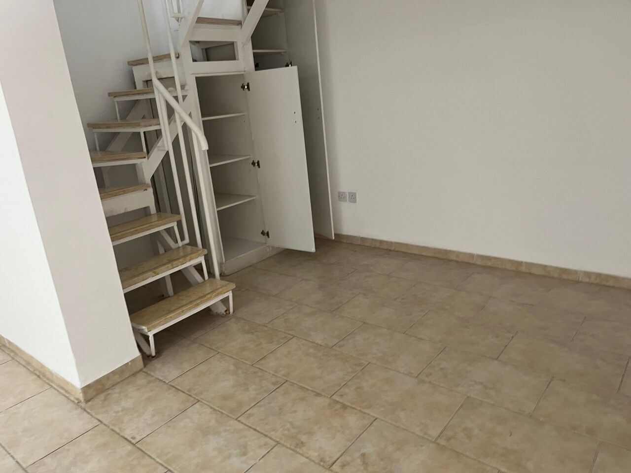 Amman, Apartments, Flats, Houses & Villas, JOD 38000/year,  4 BR,  400 Sq. Meter,  Villa For Sale In Jabal Amman