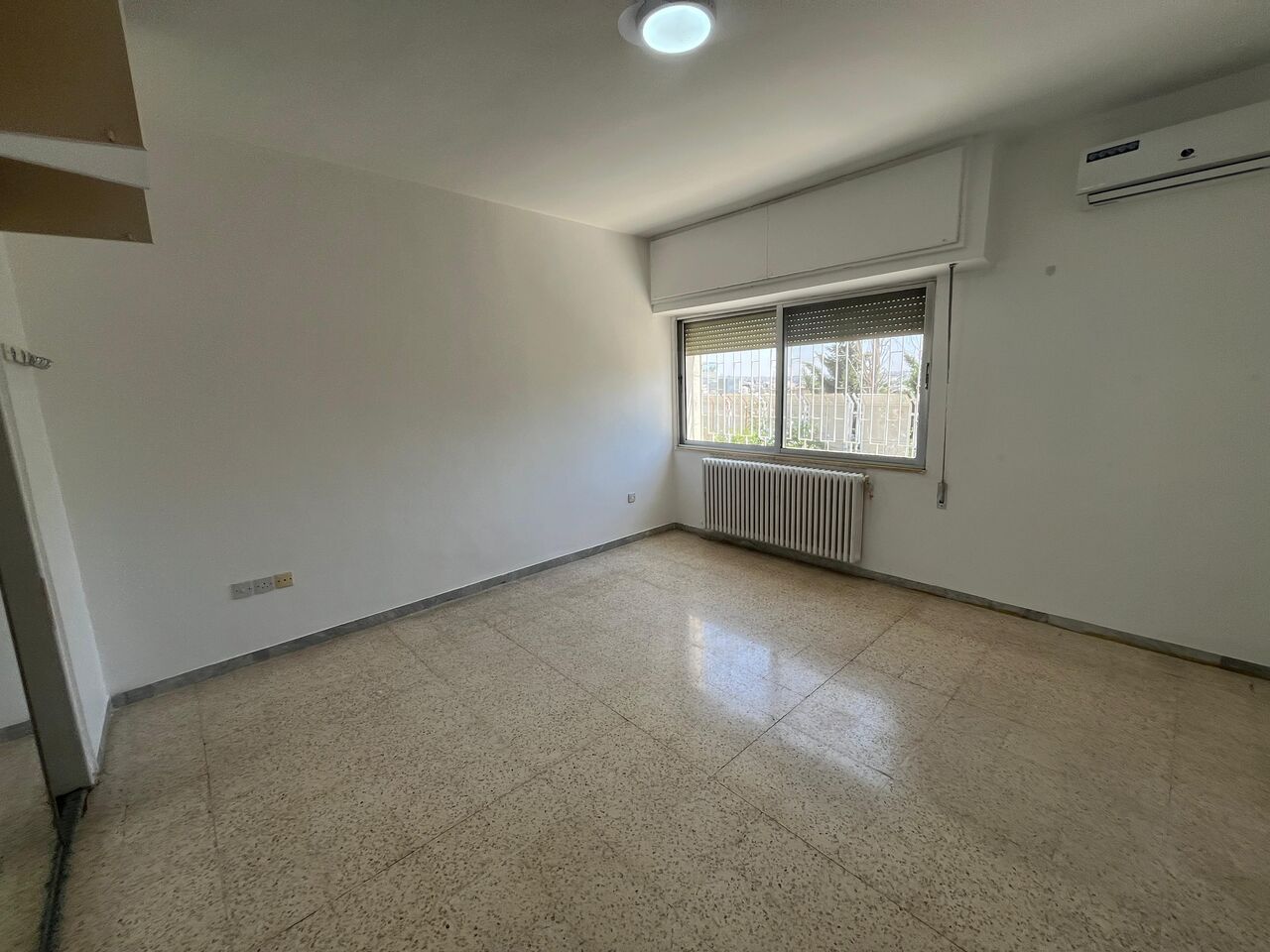 Amman, Apartments, Flats, Houses & Villas, JOD 38000/year,  4 BR,  400 Sq. Meter,  Villa For Sale In Jabal Amman