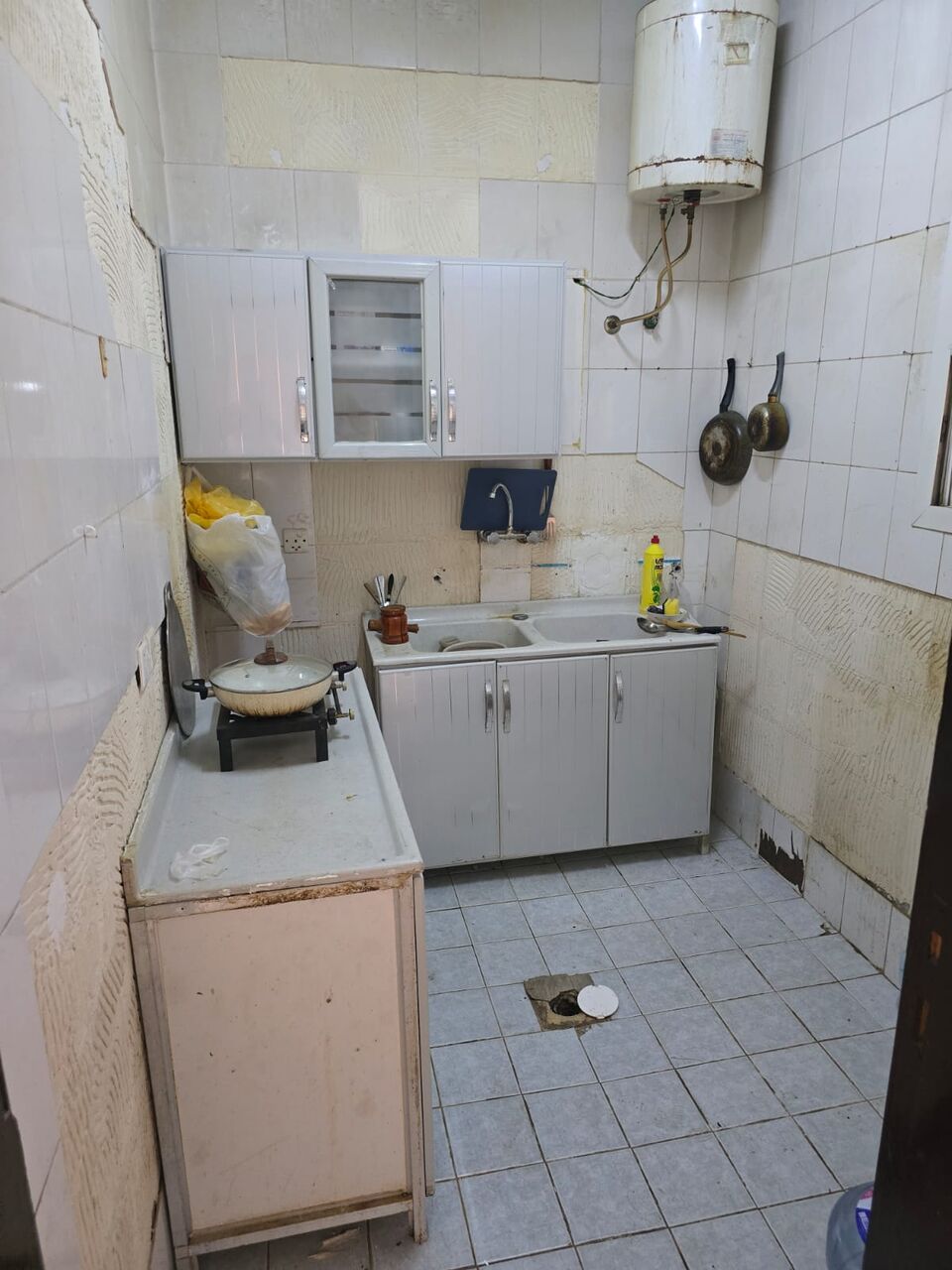 Al Yamamah, Rooms for Rent, SAR 1000/month,  Room Available For Rent For Single Executive Bachelor