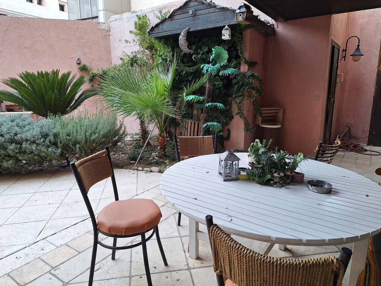 Amman, Apartments, Flats, Houses & Villas, JOD 260/month,  1 BR,  Studio With Garden, Kitchen And Bathroom. Including All Utilities.