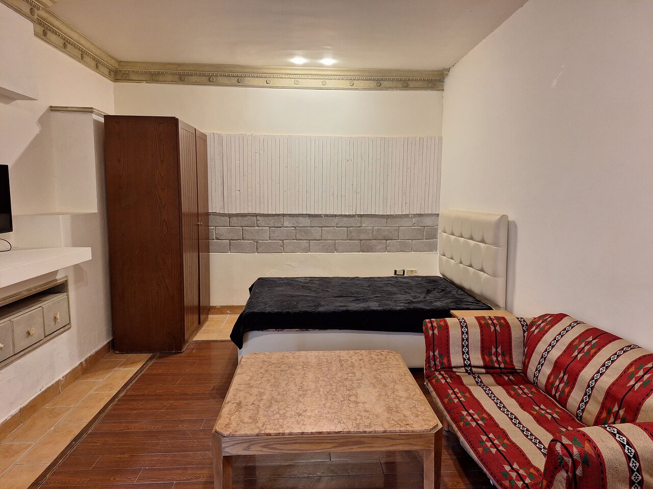 Amman, Apartments, Flats, Houses & Villas, JOD 260/month,  1 BR,  Studio With Garden, Kitchen And Bathroom. Including All Utilities.