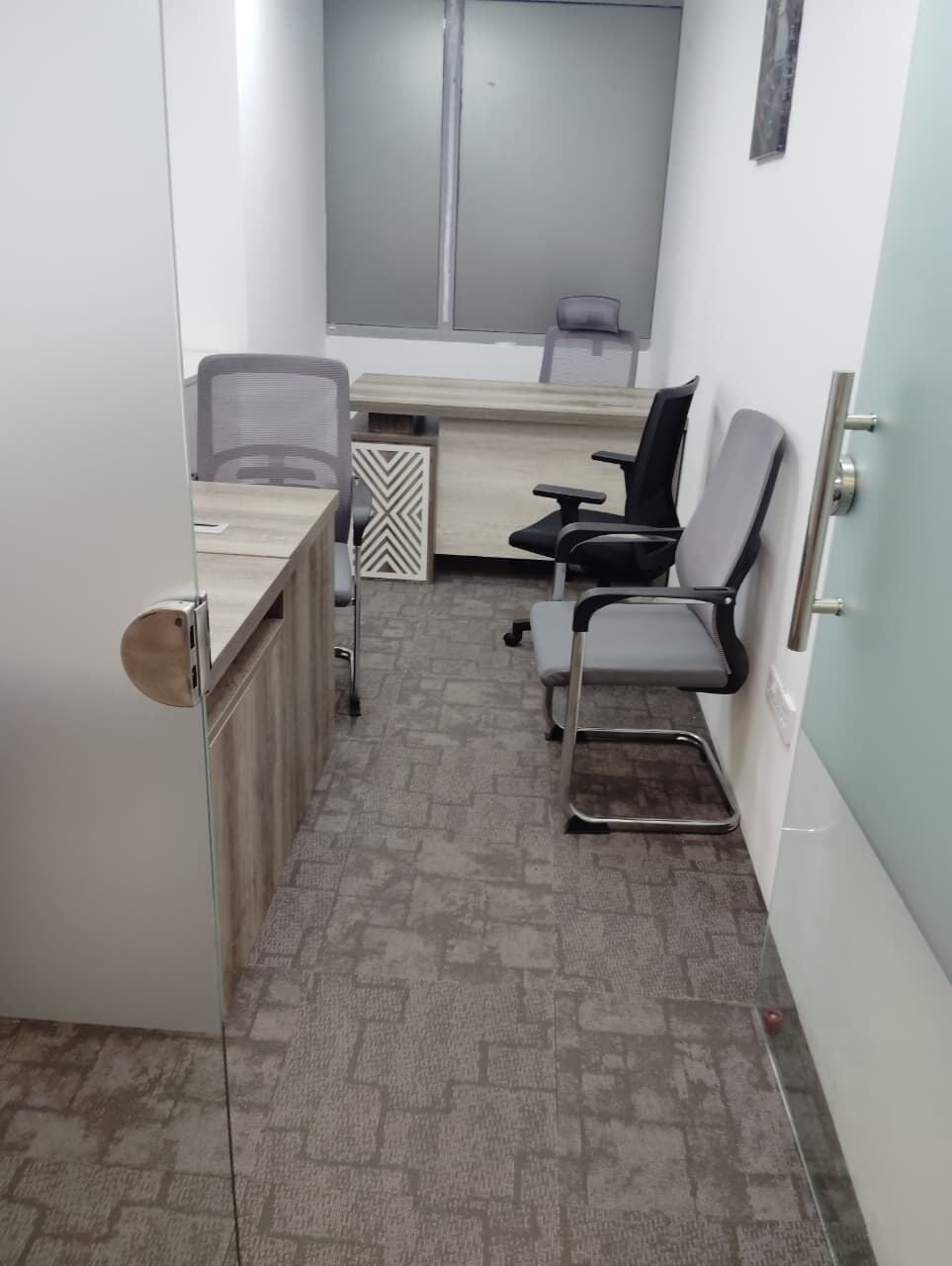 Deira, Offices, AED 26,  150 Sq. Feet,  150 Sqft Fully Furnished Office Available For Rent In Dubai