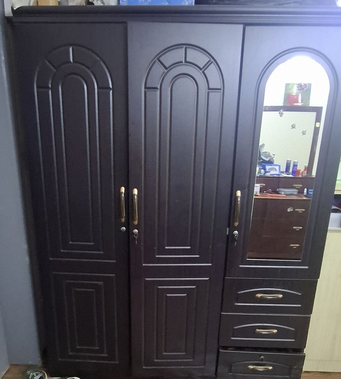Gudaibiya, Air Conditioners, BHD 100,  Tv.cupboard.dressing Table.ac
