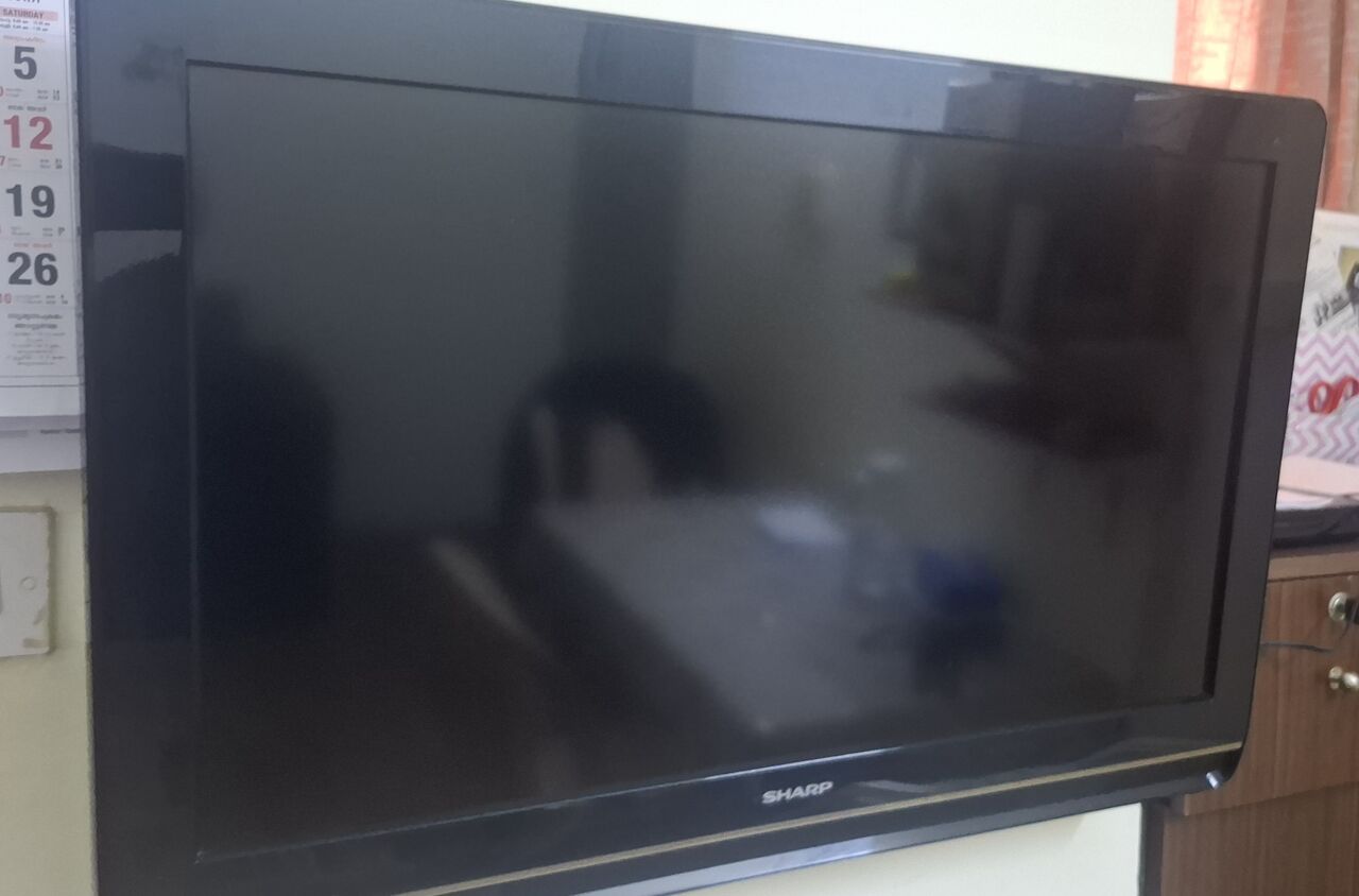 Gudaibiya, Air Conditioners, BHD 100,  Tv.cupboard.dressing Table.ac