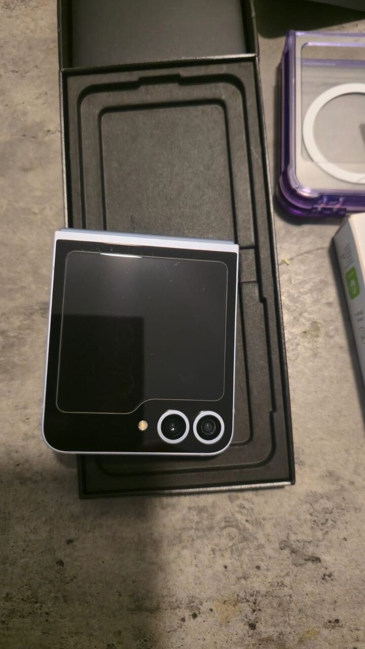 Riyadh, Mobile Phones, SAR 1900,  Samsung Z Flip 6 (256g) 1900SAR