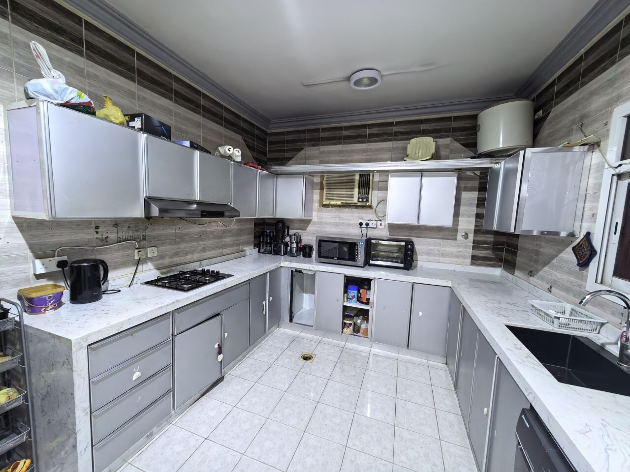 Riyadh, Furniture, SAR 5000,  مطبخ و كنب امريكي عدد 2 و فرن كهرباءيو مايك
