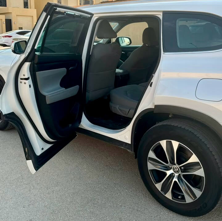 Riyadh, Vehicles, Cars & Trucks , SAR 130,  Toyota Highlander Hybrid,  2023,  Automatic,  45 KM,    Full Option All Original Paint Without Accident