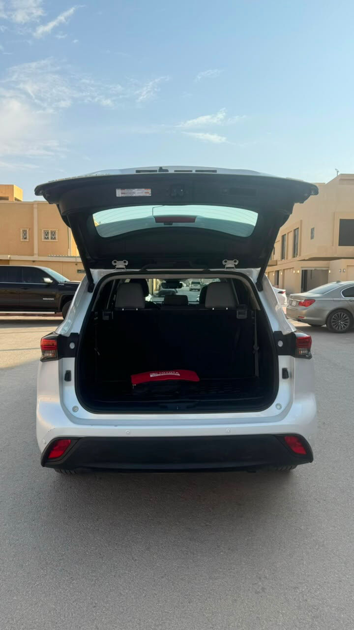 Riyadh, Vehicles, Cars & Trucks , SAR 130,  Toyota Highlander Hybrid,  2023,  Automatic,  45 KM,    Full Option All Original Paint Without Accident