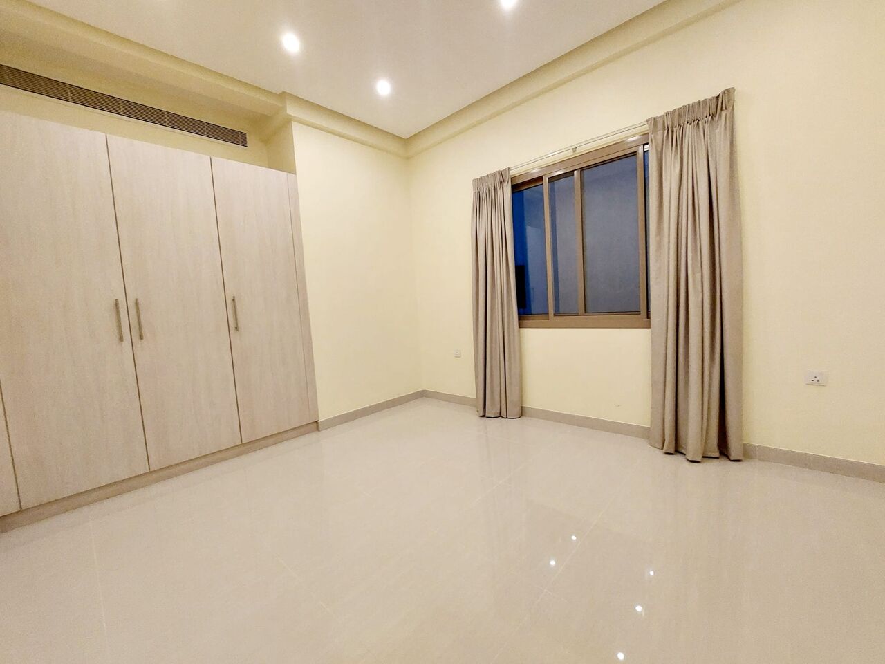 Mahooz, Apartments, Flats, Houses & Villas, BHD 300/month,  2 BR,  SEMI FURNISHED TWO BEDROOM FLAT FOR RENT IN MAHOOZ
