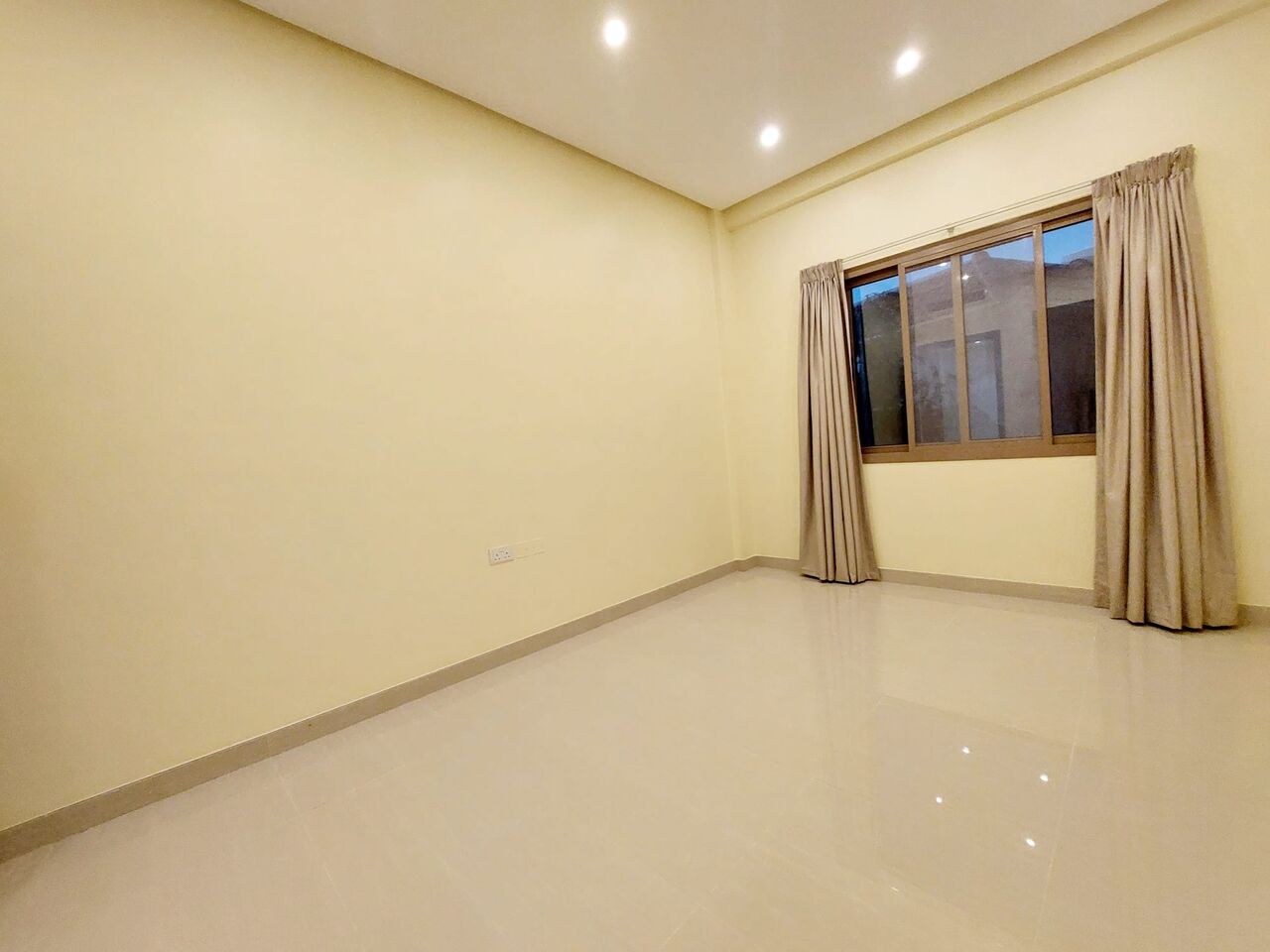 Mahooz, Apartments, Flats, Houses & Villas, BHD 300/month,  2 BR,  SEMI FURNISHED TWO BEDROOM FLAT FOR RENT IN MAHOOZ