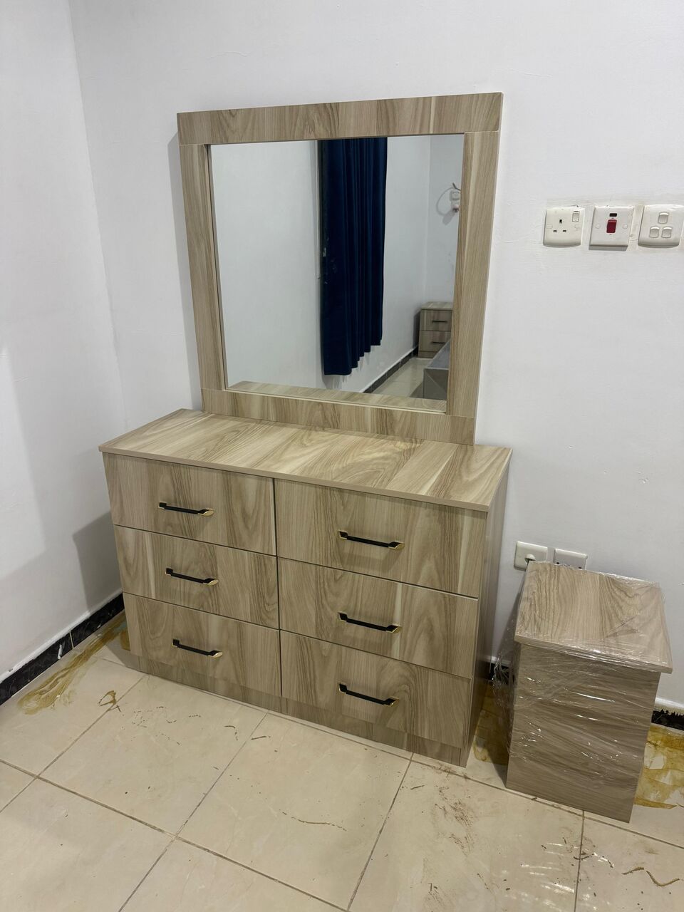 Jeddah, Furniture, SAR 1,  4 Doors Wardrobe And Dressing Table Available
