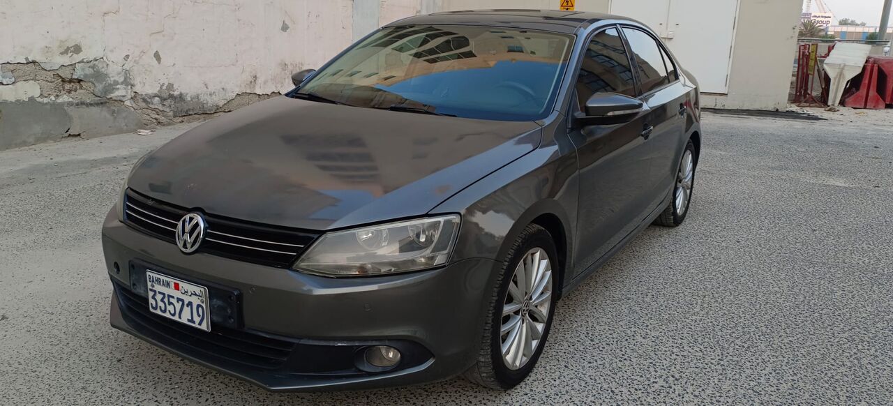Manama, Vehicles, Cars & Trucks , BHD 1750,  Volkswagen Jetta Full Option !,  2014,  Automatic,  238500 KM,  Full Option, Push Start, Leather Seats, Sun-roof, Expat Owner, Urgent Sale !