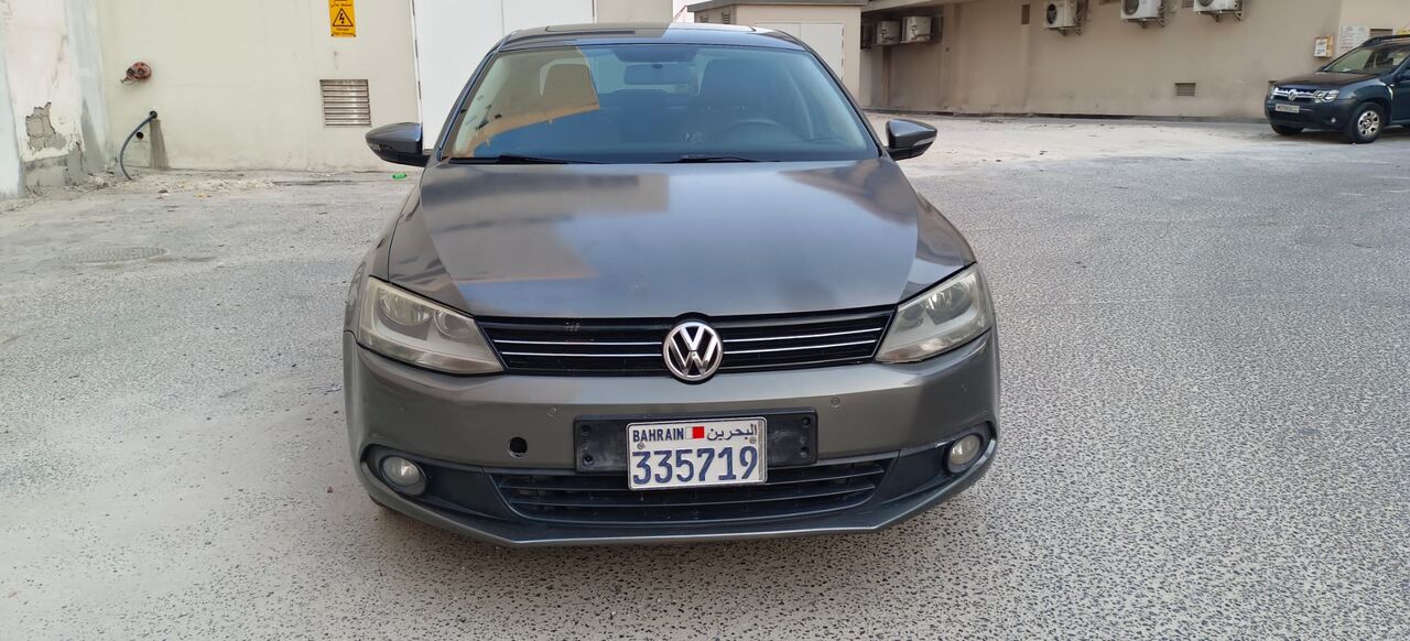 Manama, Vehicles, Cars & Trucks , BHD 1750,  Volkswagen Jetta Full Option !,  2014,  Automatic,  238500 KM,  Full Option, Push Start, Leather Seats, Sun-roof, Expat Owner, Urgent Sale !