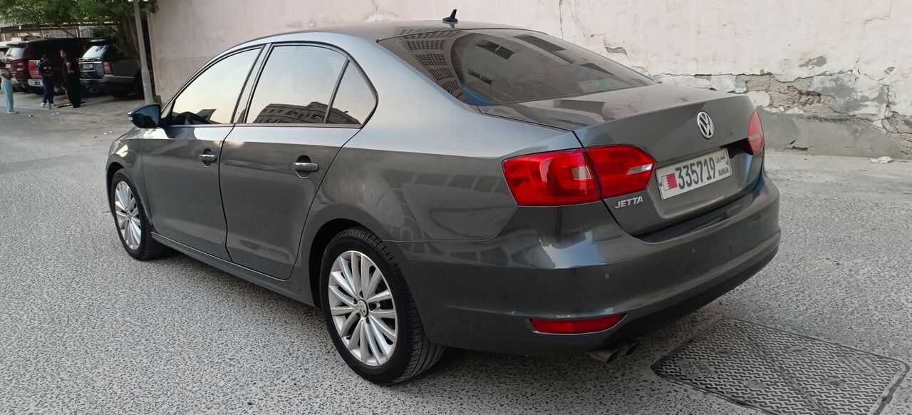 Manama, Vehicles, Cars & Trucks , BHD 1750,  Volkswagen Jetta Full Option !,  2014,  Automatic,  238500 KM,  Full Option, Push Start, Leather Seats, Sun-roof, Expat Owner, Urgent Sale !