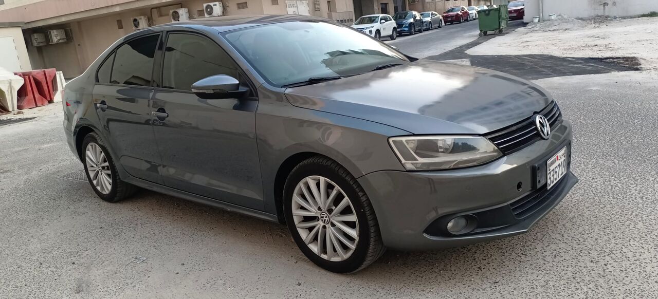Manama, Vehicles, Cars & Trucks , BHD 1750,  Volkswagen Jetta Full Option !,  2014,  Automatic,  238500 KM,  Full Option, Push Start, Leather Seats, Sun-roof, Expat Owner, Urgent Sale !