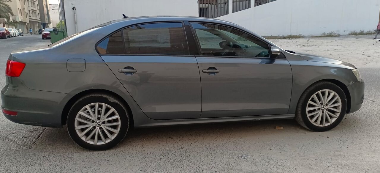 Manama, Vehicles, Cars & Trucks , BHD 1750,  Volkswagen Jetta Full Option !,  2014,  Automatic,  238500 KM,  Full Option, Push Start, Leather Seats, Sun-roof, Expat Owner, Urgent Sale !