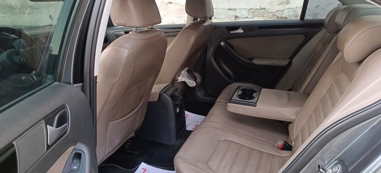 Manama, Vehicles, Cars & Trucks , BHD 1750,  Volkswagen Jetta Full Option !,  2014,  Automatic,  238500 KM,  Full Option, Push Start, Leather Seats, Sun-roof, Expat Owner, Urgent Sale !