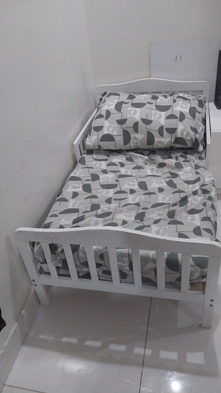 Yanbu, Furniture, SAR 220,  Kids Bed  White Bed _ Small With Mattres  (good For Children  Age From (2 Years To 7years)